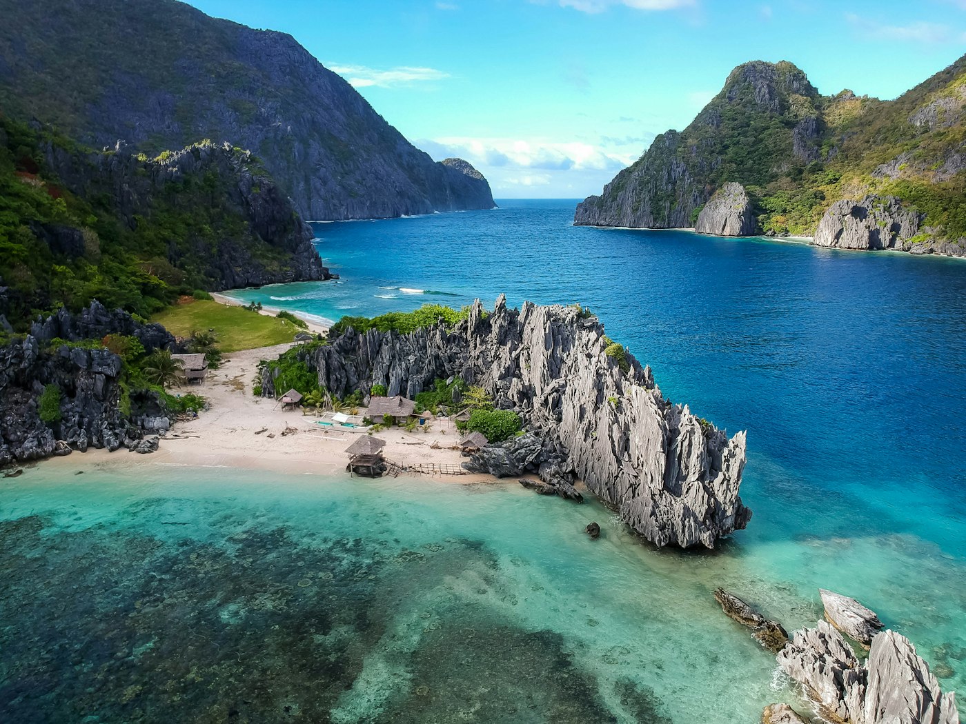 Dramatic limestone karst cliffs and turquoise water in El Nido, Palawan